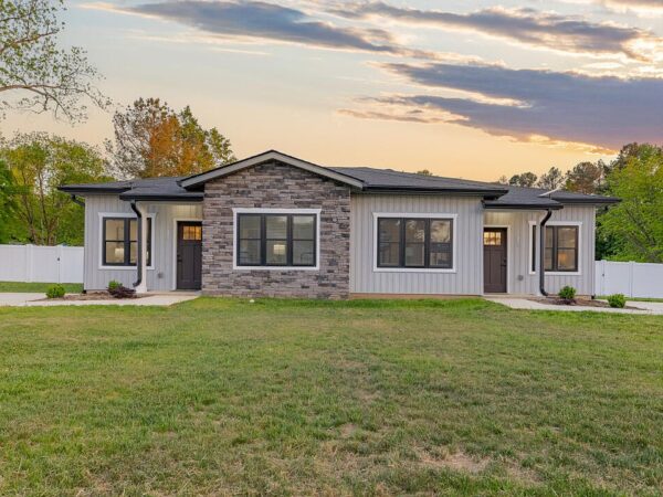 22 Oak Street, 31425 Silver City