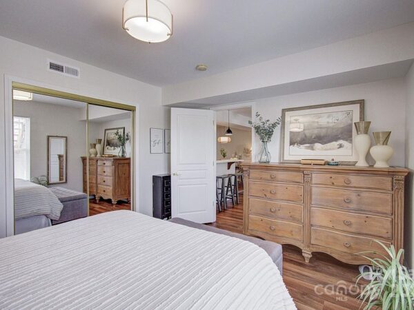 27 Jasmine St, 37492 Iron City