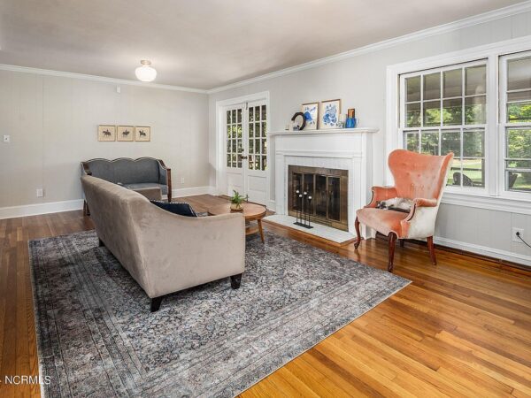 142 Willow Street, 90821 Steel City