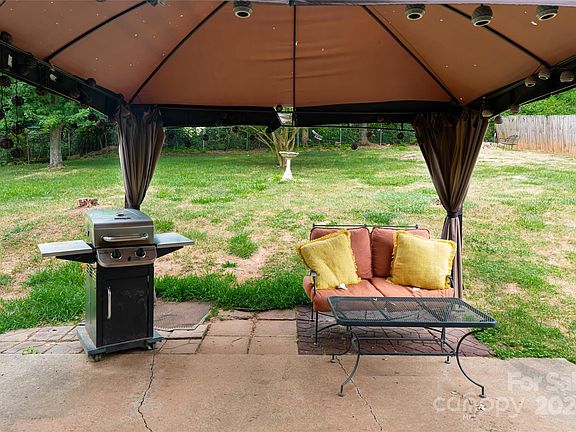 42 Tulip Street, 23456 Titanium City