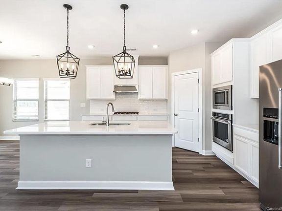 256 Yellow Jasmine Blvd, 34902 Silver Town