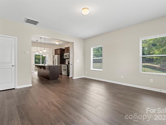 83 Oak Street, 34957 Onyx Town
