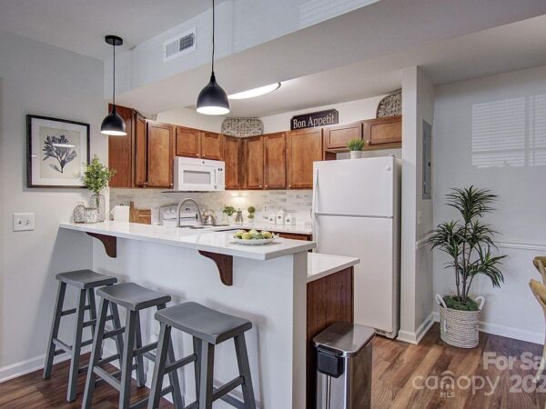 27 Jasmine St, 37492 Iron City