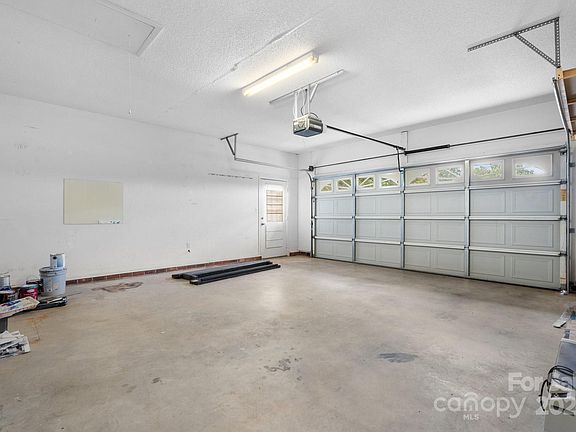 17 Aspen Avenue, 90210 Silver City