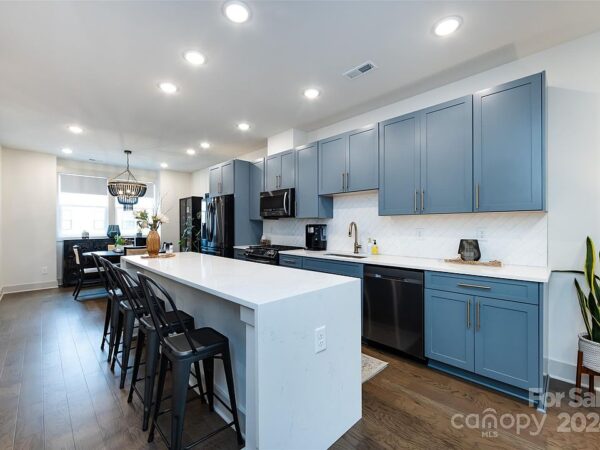 142 Quince St, 37562 Quartz Town