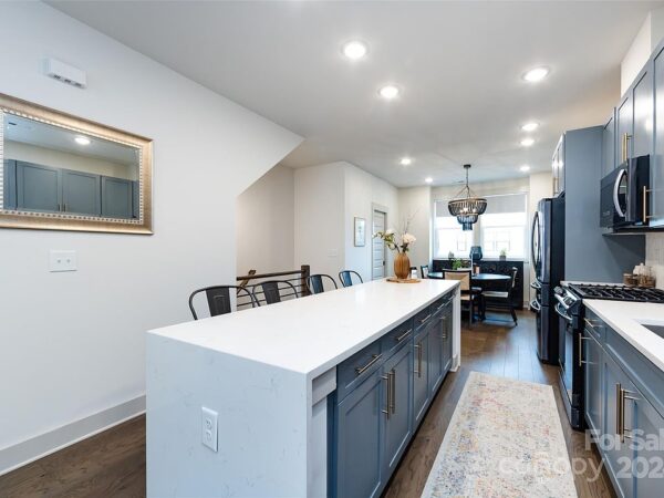 142 Quince St, 37562 Quartz Town