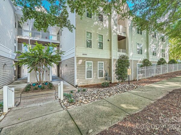 142 Silver Street, 65794 Steel Town