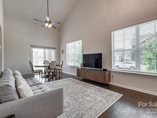 102 Cypress St, 07431 Copper City