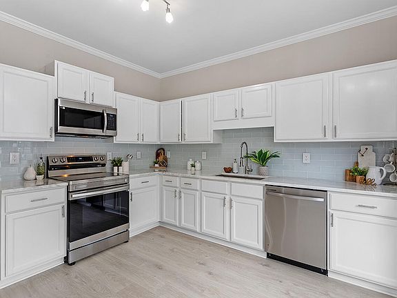 96 Umbrella St., 12345 Steel Town