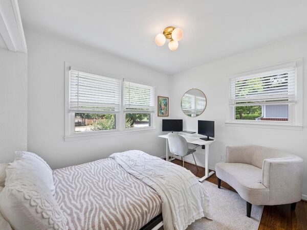 24 Elm Street, 18453 Emerald Town
