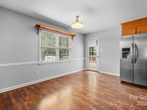 17 Aspen Avenue, 90210 Silver City
