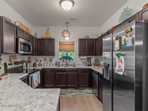 47 Greenbriar Lane, 63849 Gold City
