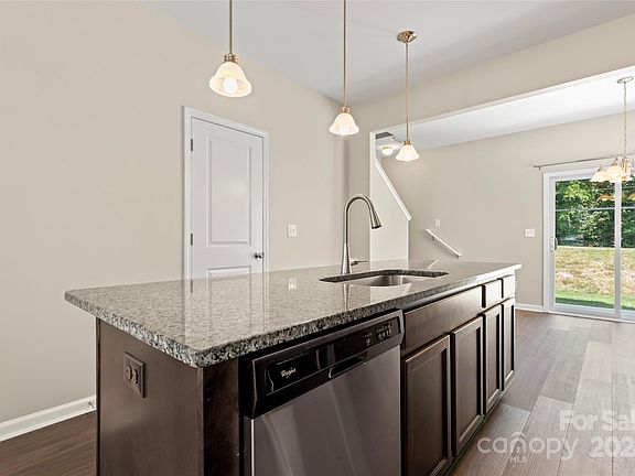 83 Oak Street, 34957 Onyx Town