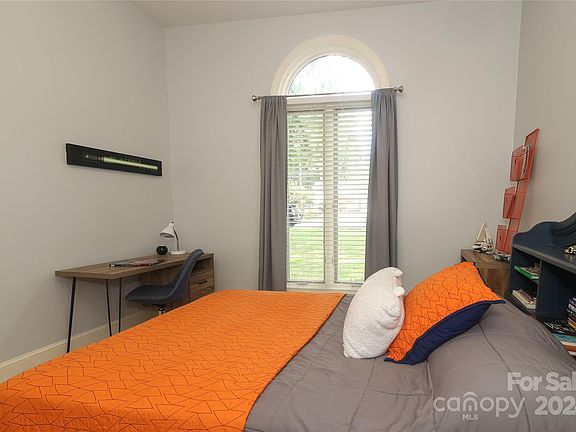 45 Yellowwood Street, 23847 Gold Town