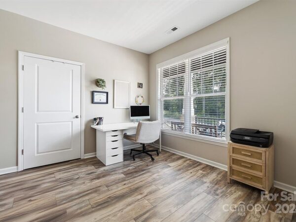 126 Scarlet Oak Street, 47203 Silver City