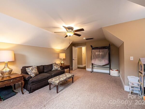 23 Oak Street, 98104 Silver City
