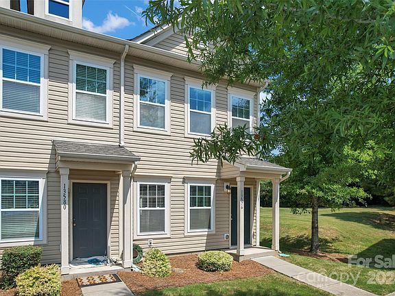 83 Oak Street, 34957 Onyx Town