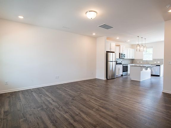 17 Oak Street, 54321 Onyx Town