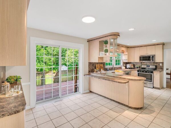 57 Lilac Lane, 29481 Lead Town