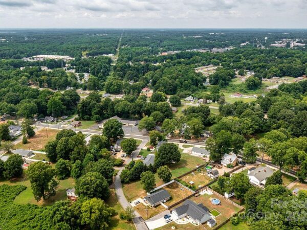 89 Ivy Lane, 45321 Iron Town