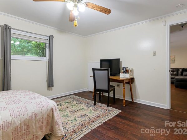 42 Tulip Street, 23456 Titanium City