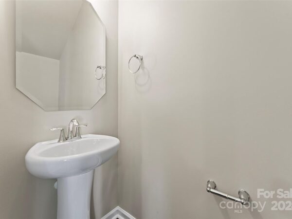 83 Oak Street, 34957 Onyx Town
