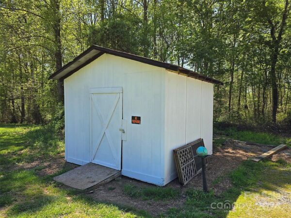 121 Umber St., 82457 Uranium Town