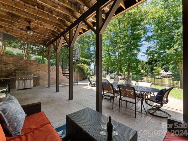 15 Aspen Street, 92817 Aluminum City