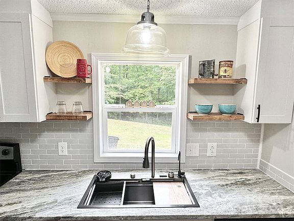159 Rosewood Street, 48291 Ironville