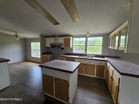 127 Oak Street, 58203 Onyx Town